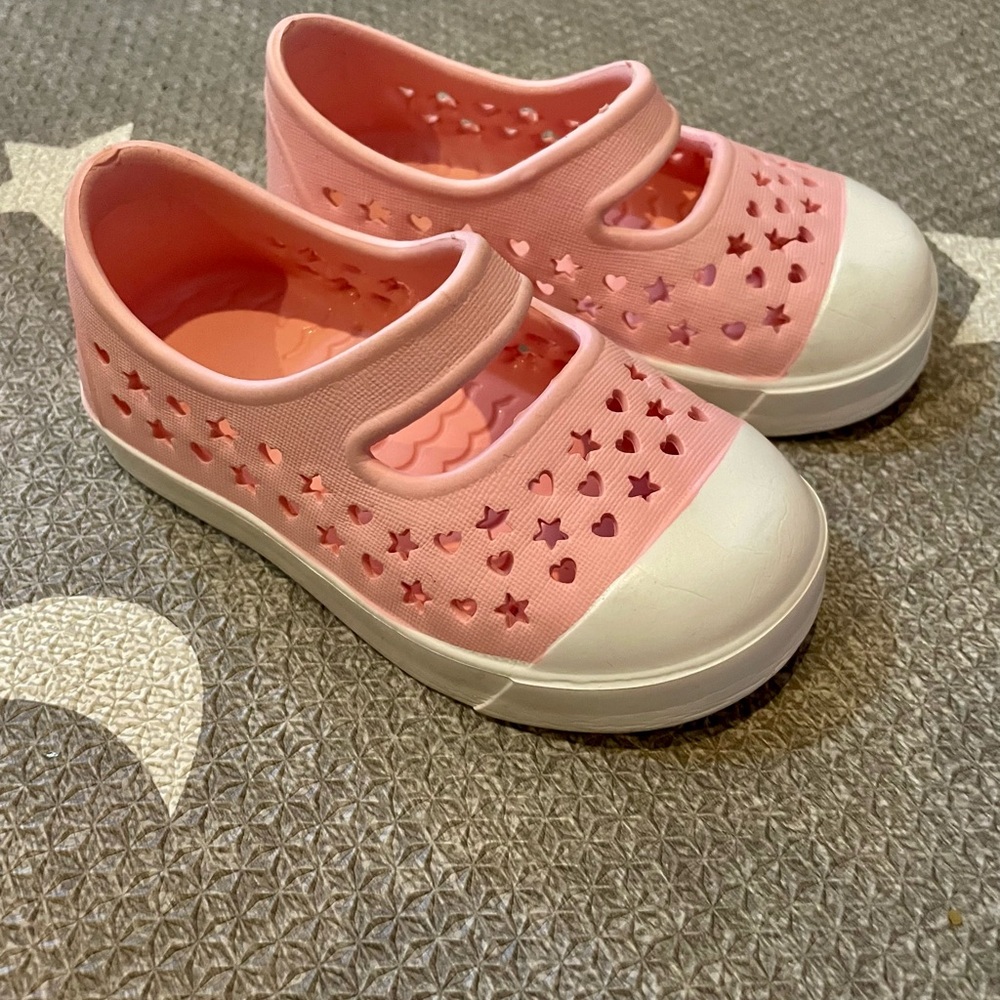 Pink Kids Shoes with Star Cutouts - Picture 2 of 6